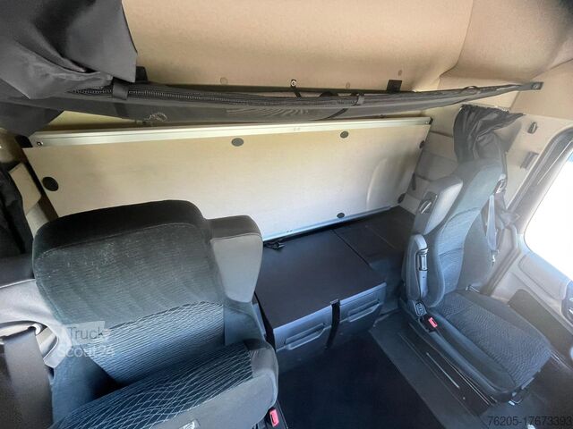 Standardni vlačilec Mercedes-Benz Actros 1851 LS BigSpace KlimaA STH Pano Luft