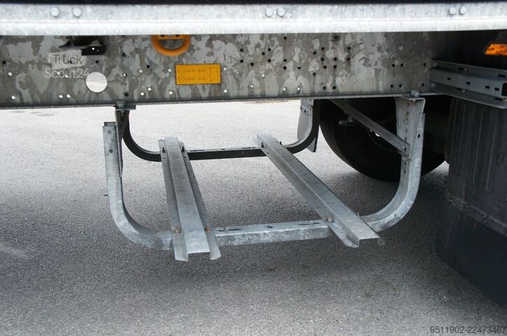 Naczepa skrzyniowa SCHMITZ CARGOBULL SCB*S2 Kasten Disk Brakes 2 achsen Portaltüren