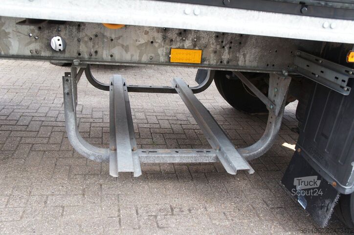 Naczepa skrzyniowa SCHMITZ CARGOBULL SCB*S2 Kasten Disk Brakes 2 achsen Portaltüren