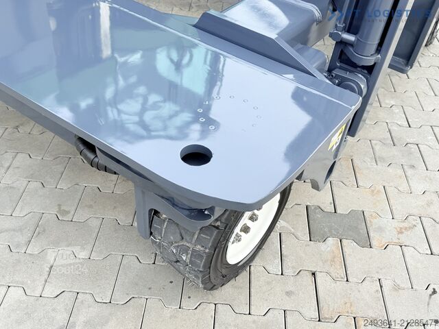 Wózek widłowy czterokierunkowy Combilift C4500 WIDE FORK POSITIONER DIESEL DUPLEX