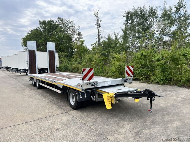 Remorcă cu platformă joasă Möslein T 3-8,20 P VB H1  3 Achs Tieflader mit gerader Ladefläche 8,20 m, Neufahrzeug