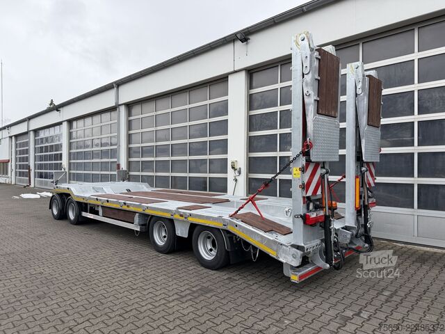 Remolque de plataforma baja Möslein T 4 VB H2  neuer 4 Achs Tieflader hydraulischen Rampen