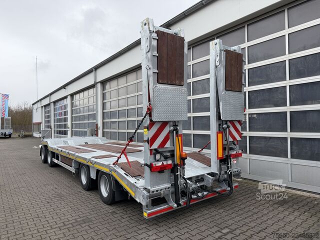 Remolque de plataforma baja Möslein T 4 VB H2  neuer 4 Achs Tieflader hydraulischen Rampen