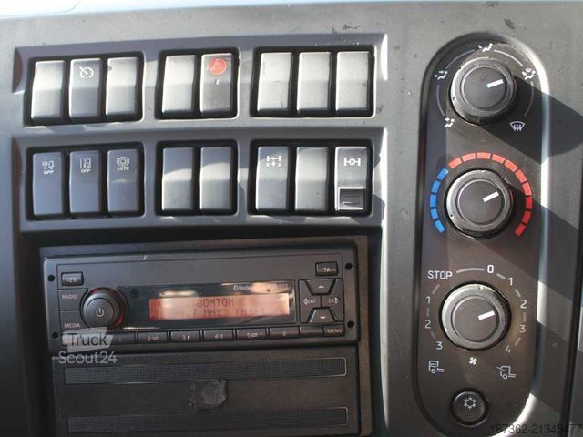 Dobozos teherautó RENAULT D 16, EURO 6, TAIL LIFT, PNEU 80%