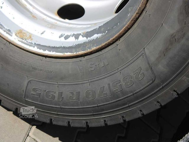 Dobozos teherautó RENAULT D 16, EURO 6, TAIL LIFT, PNEU 80%