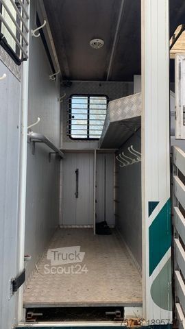 Μεταφορέας ζώων MERCEDES-BENZ 817