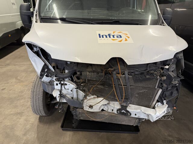 Camión con caja larga Renault 