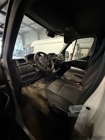 Camión con caja larga Renault 