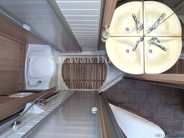 Autorulotă integrată BÜRSTNER Aviano I 709 - Einzel/Hubbett  -