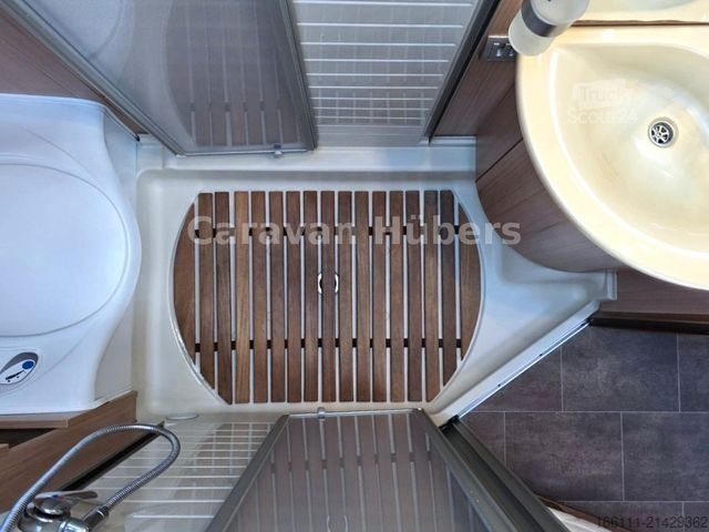 Autorulotă integrată BÜRSTNER Aviano I 709 - Einzel/Hubbett  -