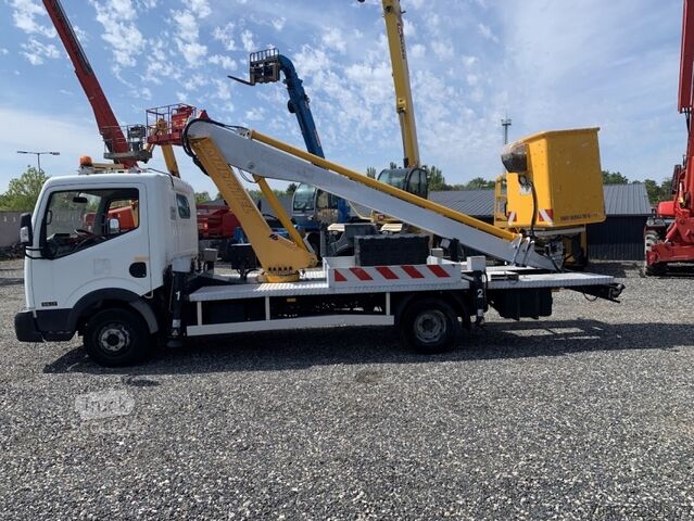 شاحنة صندوقية Nissan Cabstar Multitel 160 ALU DS - 16m