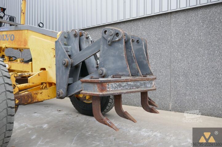 Grader Volvo G720B