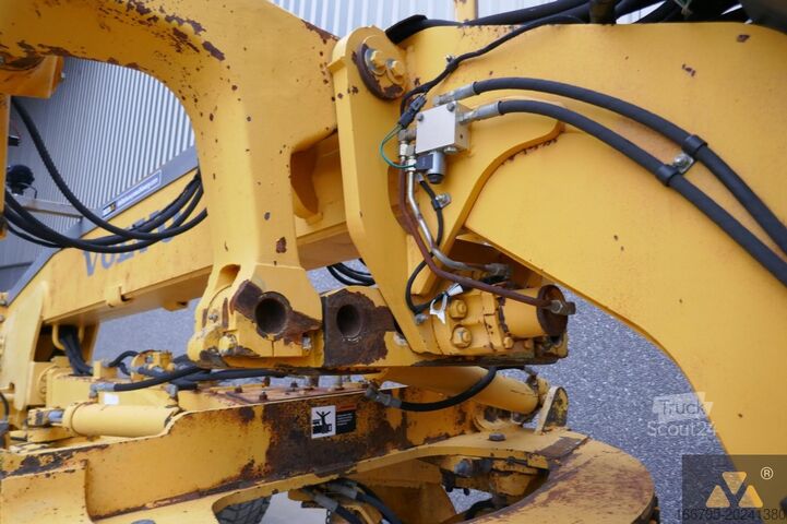 Grader Volvo G720B