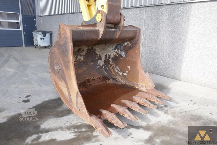 Vikšrinis ekskavatorius Komatsu PC490LC-11