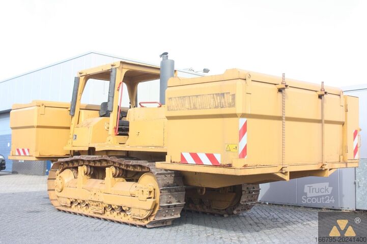 Топливный танкер Caterpillar D6E Caterpillar D6E Fuel tanker