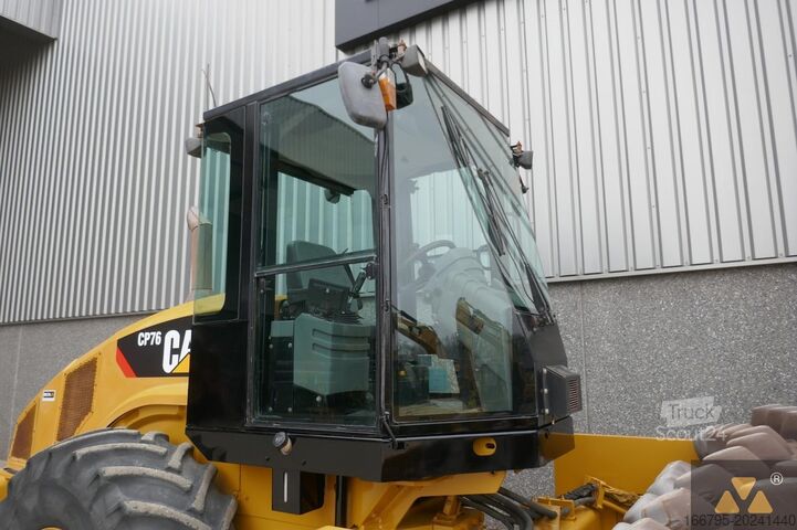 однобарабанный каток Caterpillar CP76