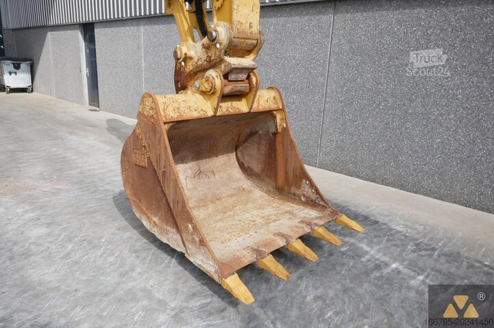гусеничный экскаватор Caterpillar 320