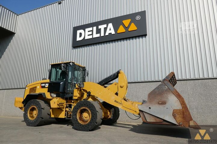 колёсный погрузчик Caterpillar 938M