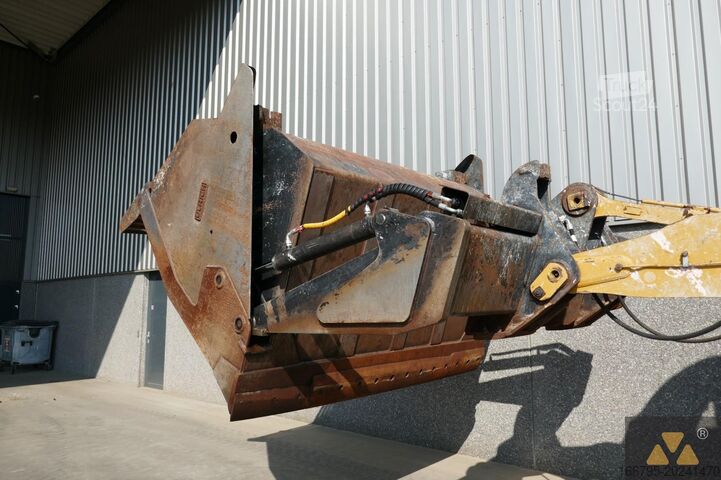 колёсный погрузчик Caterpillar 938M