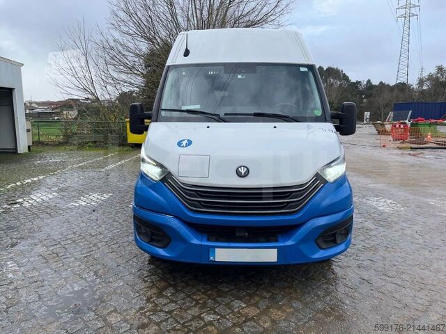 Trasporto persone IVECO Daily