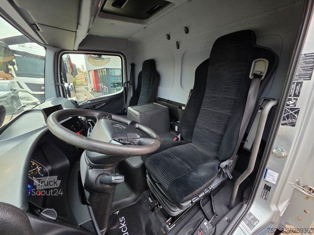 Nákladné auto s plochou korbou a plachtou MERCEDES-BENZ Atego 1221 / Ladebordwand