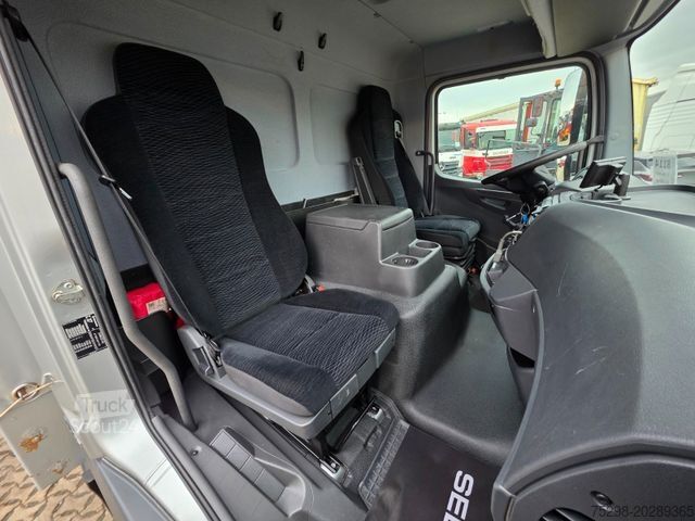 Nákladné auto s plochou korbou a plachtou MERCEDES-BENZ Atego 1221 / Ladebordwand