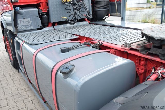 Nákladné vozidlo na nebezpečné materiály DAF XF480 SSC ADR EXII EXIII Intarder Leder Xenon