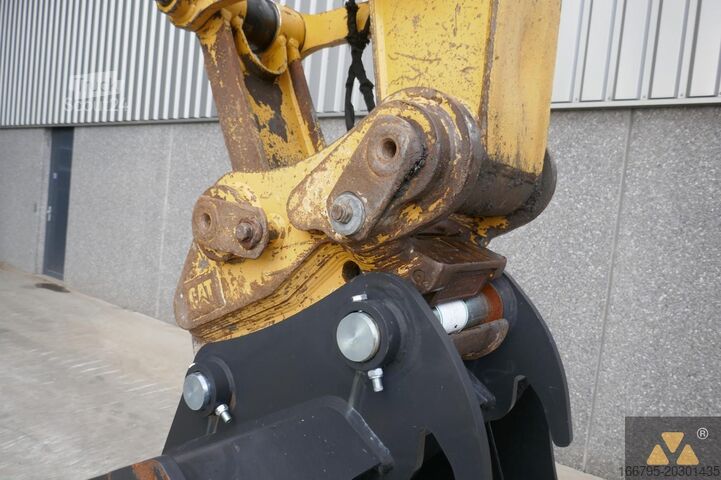 Lánctalpas kotrógép Caterpillar 320EL