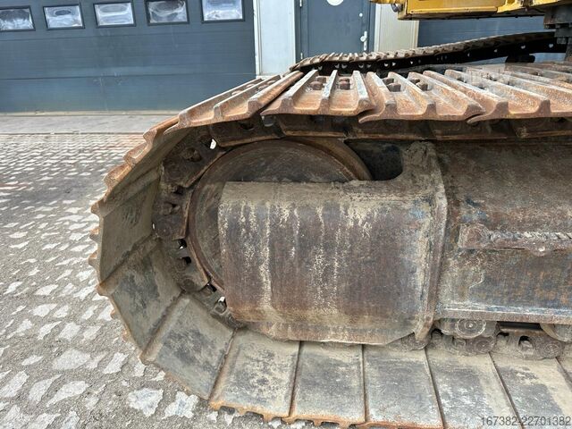 Escavadora de rastos Caterpillar 335 F LCR