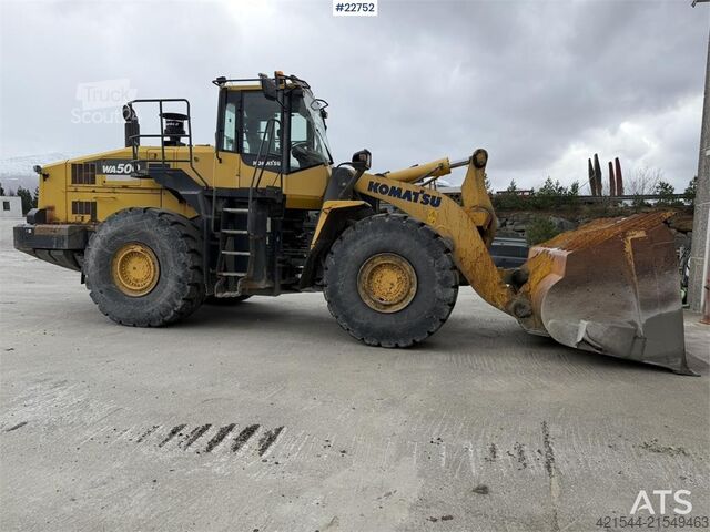 Krautuvas Komatsu WA500-7 wheel loader with a bucket