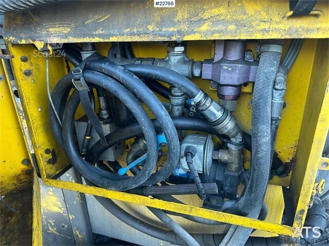 Zemní vrtací stroj Atlas Copco ROC D3 radio rig