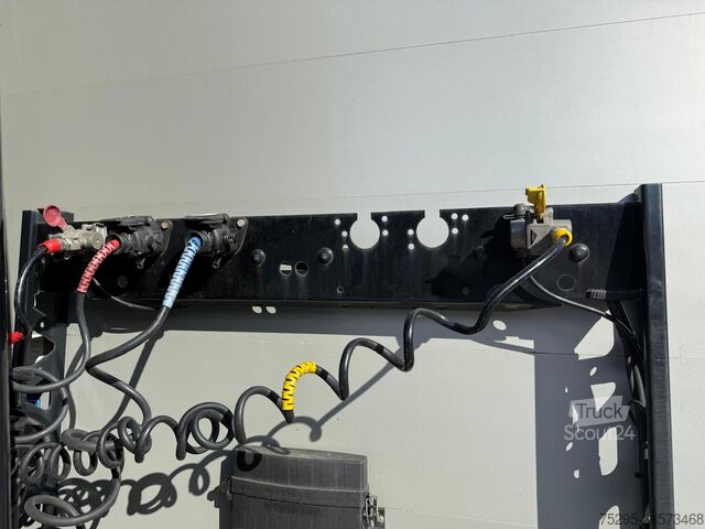 Pojazd użytkowy Kögel 3Achs MEGA Liftachse Palkasten TÜV09 26 Hubdach