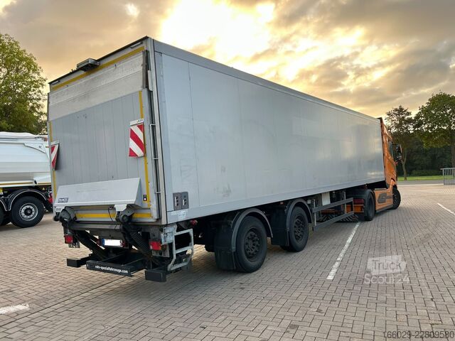 Sandučara poluprikolica  Rohr Kühlkoffer mit Elektro Kühler und LBW