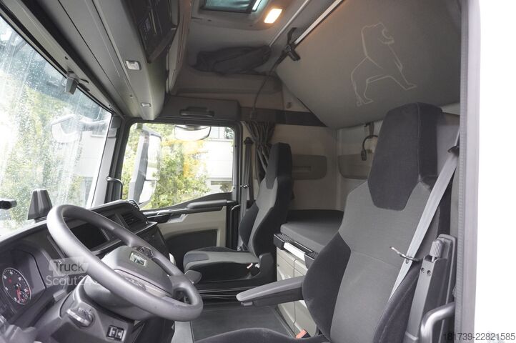 Бортовий із краном MAN TGX 26.470 6x2-4 / 30 tho. km!!! / Atlas