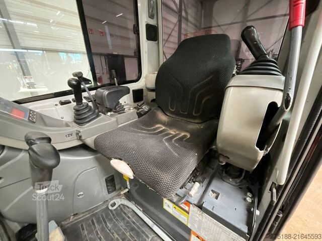 Mini bager Takeuchi TB 216