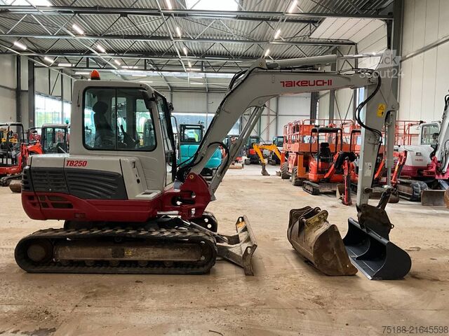 Mini bager Takeuchi TB 250