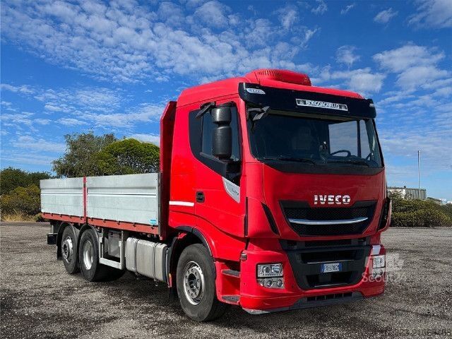 Camión con caja móvil IVECO AS260S51Y/FS CM