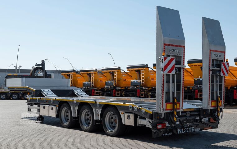 Nízkopodlažný náves na prepravu stavebných strojov Nükte Trailer 3 Achs Lowbed