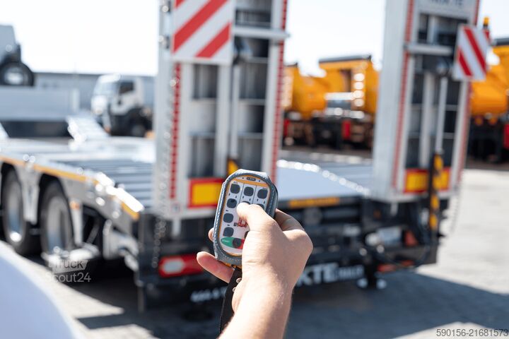 Nízkopodlažný náves na prepravu stavebných strojov Nükte Trailer 3 Achs Lowbed