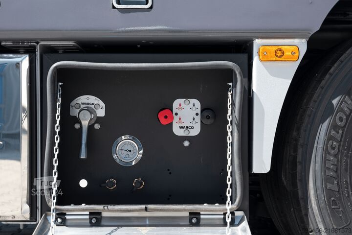 Nízkopodlažný náves na prepravu stavebných strojov Nükte Trailer 3 Achs Lowbed