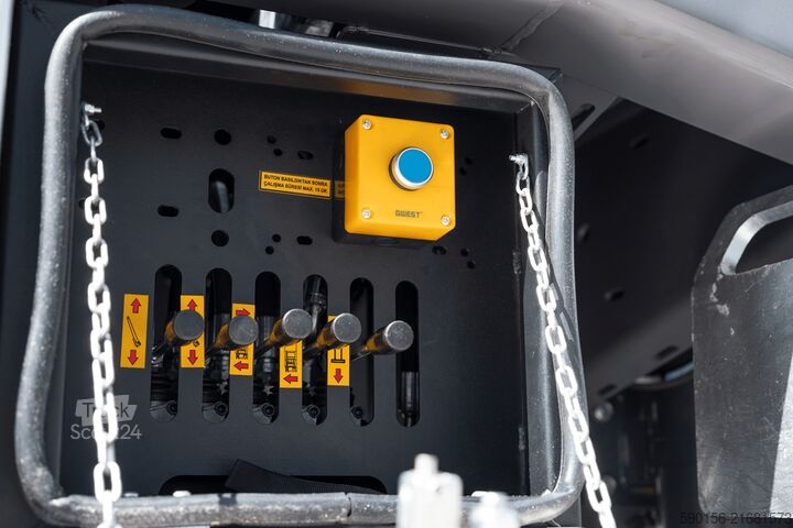 Nízkopodlažný náves na prepravu stavebných strojov Nükte Trailer 3 Achs Lowbed