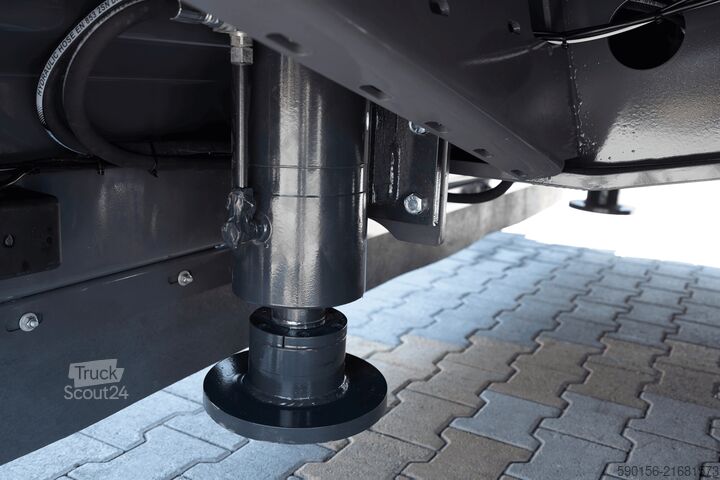 Nízkopodlažný náves na prepravu stavebných strojov Nükte Trailer 3 Achs Lowbed