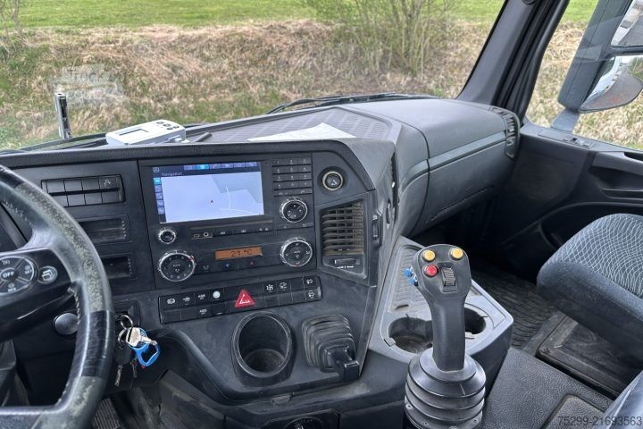 Tovornjak s kavljem za kontejnerje Mercedes-Benz Arocs 3251 8x4 Mobas / Swiss-Vehicle