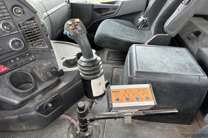 Tovornjak s kavljem za kontejnerje Mercedes-Benz Arocs 3251 8x4 Mobas / Swiss-Vehicle