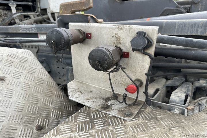 Tovornjak s kavljem za kontejnerje Mercedes-Benz Arocs 3251 8x4 Mobas / Swiss-Vehicle