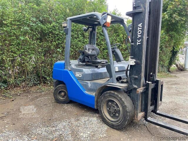 Empilhador Toyota 06-8FD30F Tonero 30 HST