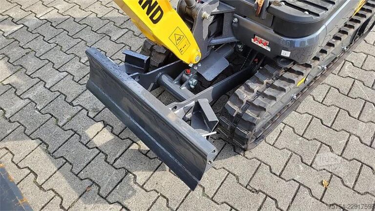  New Holland E12D