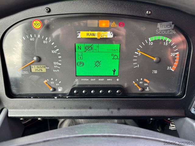 Междугородний автобус Mercedes-Benz Integro M 4x2 49 SEATS / AC / WC / WHEELCHAIR LIFT