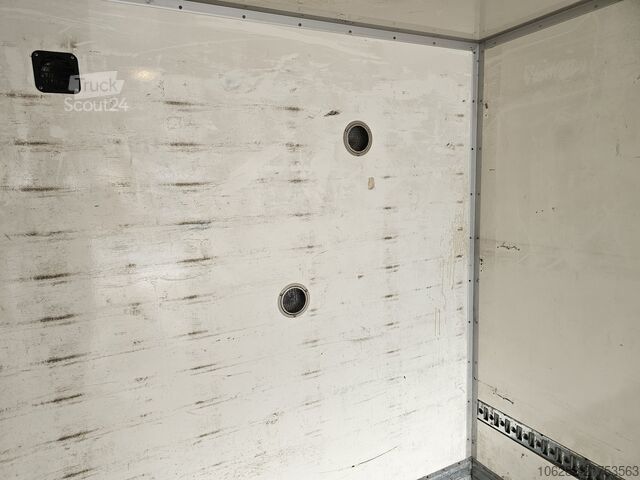 Kylbil Volvo FL240 4x2 Ladeborwand
