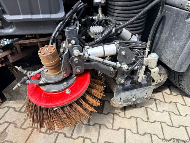 Zametacie vozidlo Mercedes-Benz ACTROS 1830 4x2 EURO6 ZAMIATARKA BUCHER OPTIFAN...